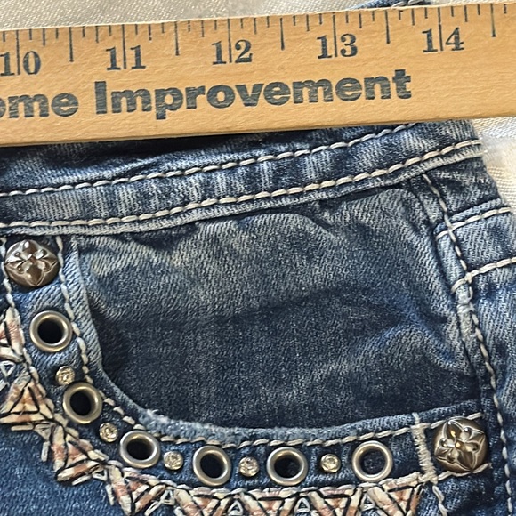 Miss Me Jean capris. Medium wash low rise Size 25 - Picture 10 of 10